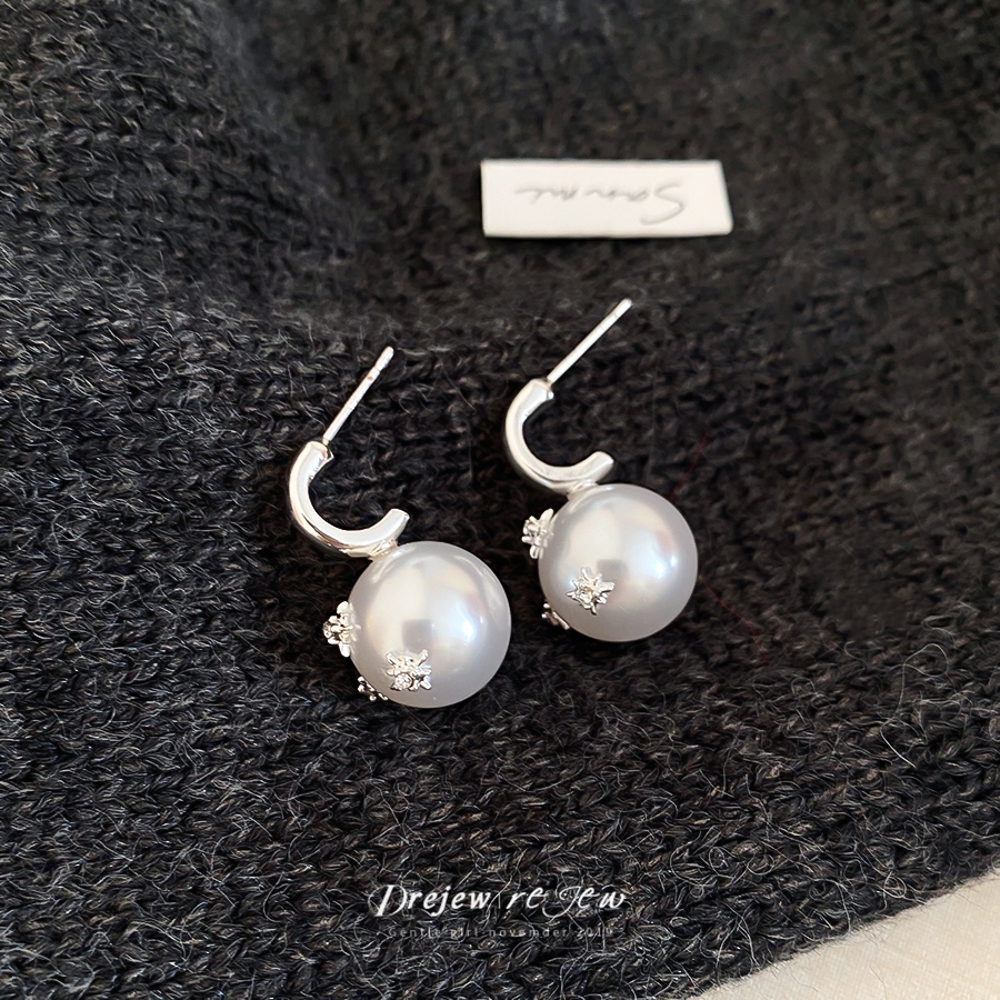 DREW ต่างหูห่วงมุกเงินขนาดใหญ่สำหรับผู้หญิง ประดับด้วยคริสตัลดาว สไตล์แฟชั่นทันสมัย - รูปที่ 3