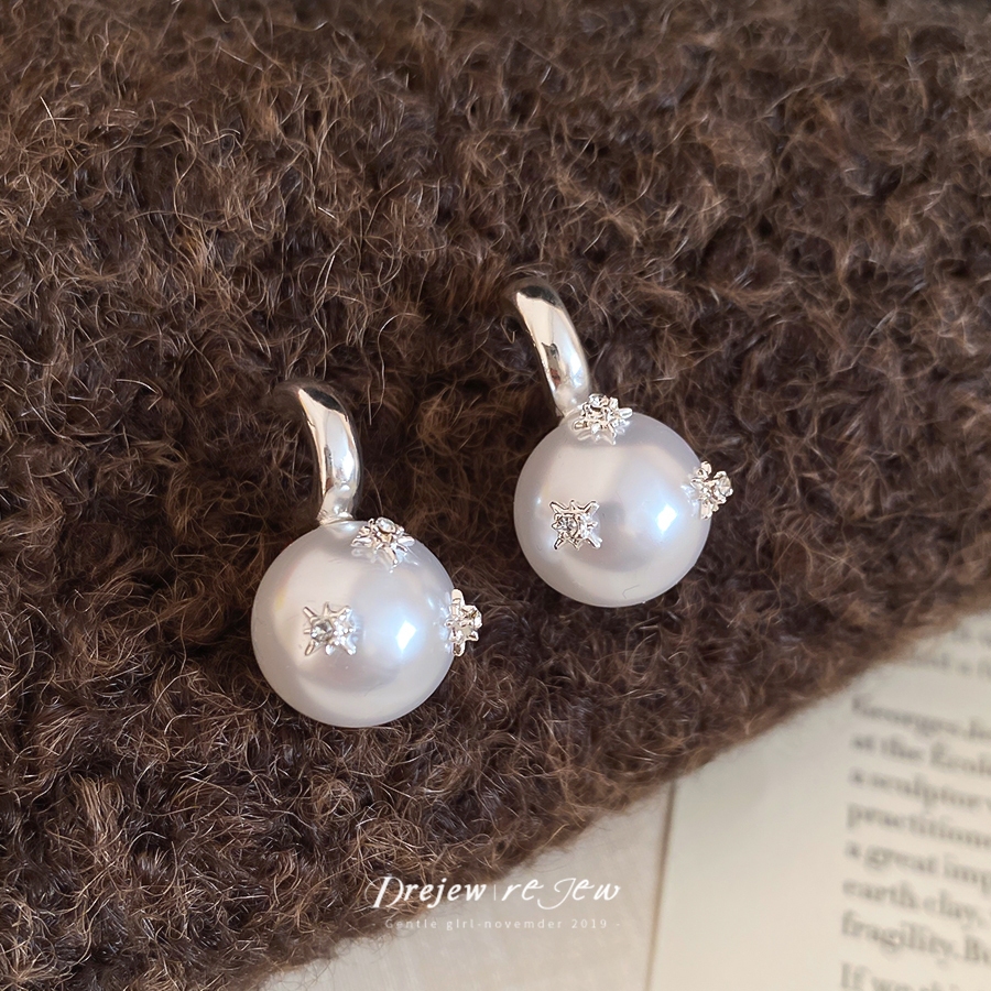 DREW ต่างหูห่วงมุกเงินขนาดใหญ่สำหรับผู้หญิง ประดับด้วยคริสตัลดาว สไตล์แฟชั่นทันสมัย - รูปที่ 5