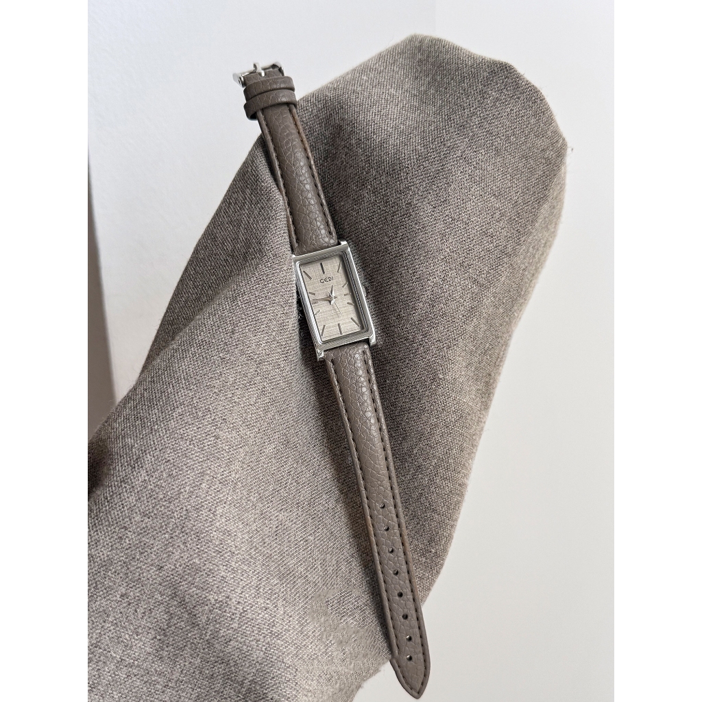 ใหม่ Retro Classic Square นาฬิกาผู้หญิง Original Quartz Movement Minimalist Elegant สายหนังนาฬิกาผู้หญิงของขวัญ