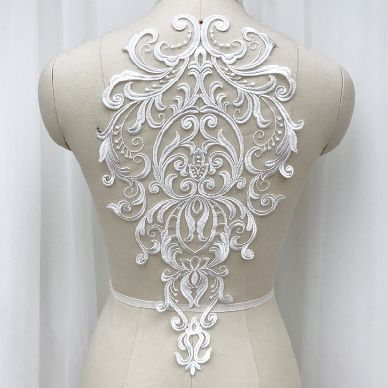 แพทч์ผ้าลาย Baroque Scrollwork Flora สีขาว สำหรับผู้หญิง ใช้งานได้ในงาน DIY และการเย็บซ่อม