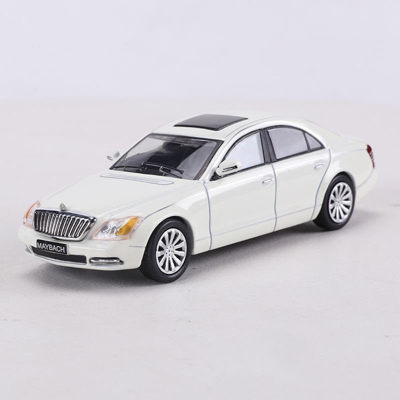 เงา 1: 64 Maybach 57S รถโลหะผสมสีขาวรุ่นจําลองรถหรูหราคอลเลกชันเครื่องประดับ