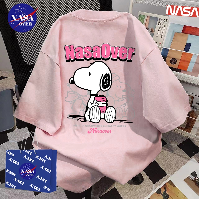 【จัดส่งจากกรุงเทพฯ】🔥NASA ฤดูร้อน ลายสุนัขการ์ตูน 🐶🎨oversize แขนสั้น ยูนิเซ็กส์ สไตล์ขี้เกียจ ลำลอง ใส่สบาย สีชมพู เสื้อYG987