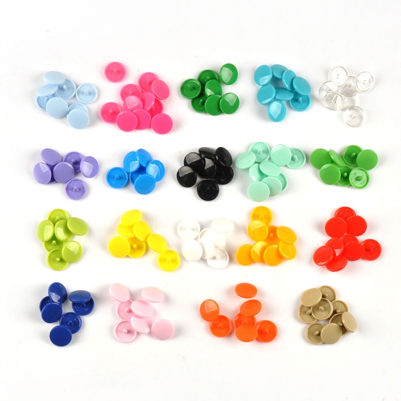ปุ่มพลาสติกหลากสี 12.4 มม., สำหรับงานเย็บผ้าและประดับตกแต่ง พร้อมขาย 20 ชิ้น CP2176