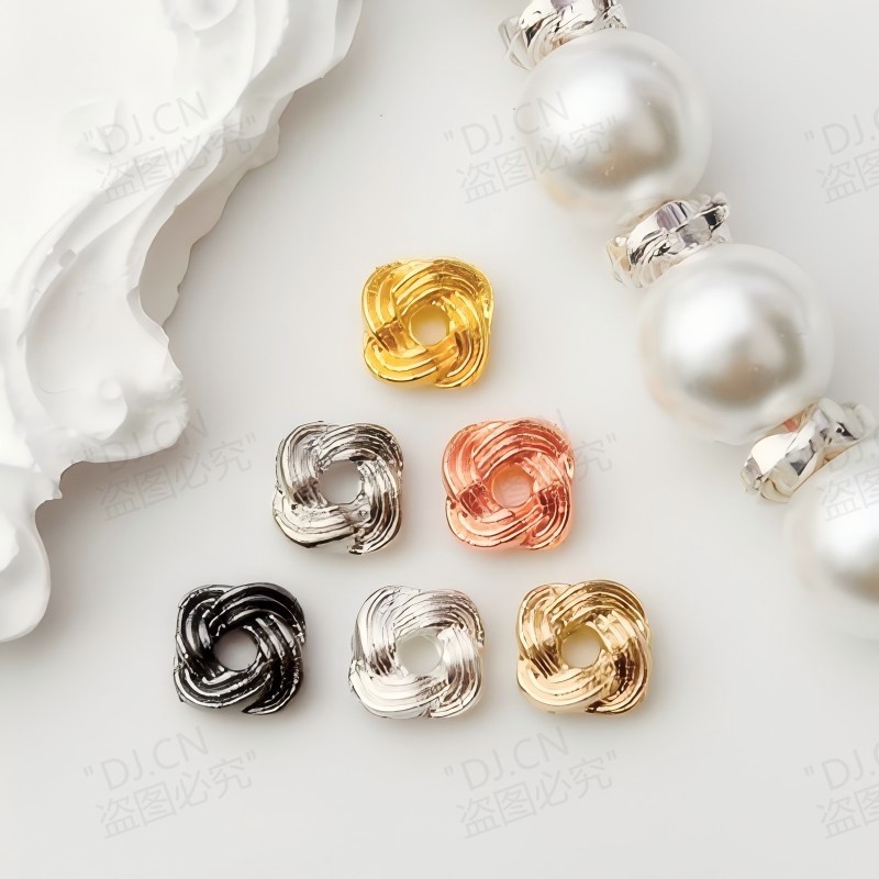ADJ1202 [สีเดียวกว่า 100 ชิ้นรับ 30 ชิ้นฟรี] 14 พันสีทองความตั้งใจไขลานบิดหลวมลูกปัดสับปะรดปม Spacer