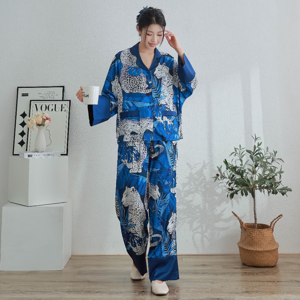 ชุดนอนสุภาพสตรี พิมพ์เสือดาวสีฟ้า ทำจากผ้าไหมน้ำแข็ง สำหรับใส่ในบ้าน - รูปที่ 4