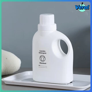 Veral🔥ขวดแบ่งน้ำยาซักผ้า 1000ml สีขาว ดีไซน์มินิมอล | ขวดเติมน้ำยาปรับผ้านุ่ม มีหูจับ พลาสติกหนา ขวดใส่ผงซักฟอก จัดระเบียบ (แถมสติ๊กเกอร์)