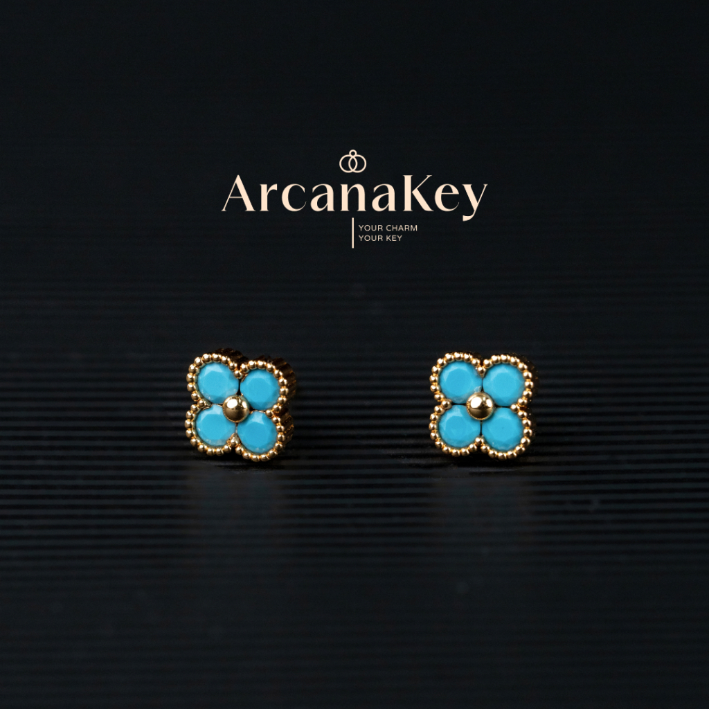 ต่างหูสตั๊ด Lucky Four Leaf Clover ขนาดเล็กและเนี๊ยบ ออกแบบมาเพื่อสวมใส่ทุกวันจาก ArcanaKey