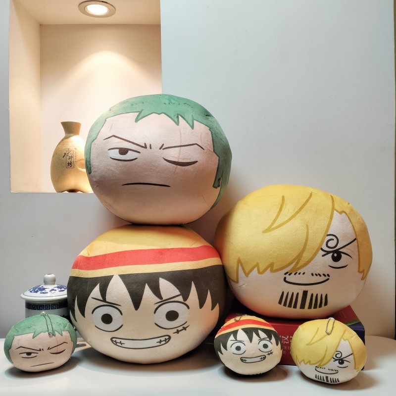 One Piece รุ่น Q Mantou Dumpling จี้ Plush Luffy Roronoa Zoro Sanji Chopper Sabo Shanks Trafalgar กฎหมาย Rosinante Ace Nico·Robin น่ารักโยนหมอน
