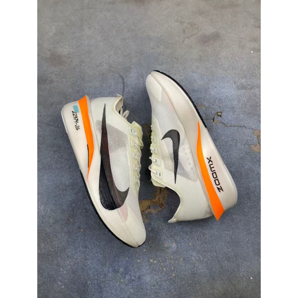 ZoomX Vaporfly NEXT% 4: รองเท้ากีฬาน้ำหนักเบาที่สุดพร้อมพื้นผิวตาข่ายเพื่อการระบายอากาศที่ดีเยี่ยม