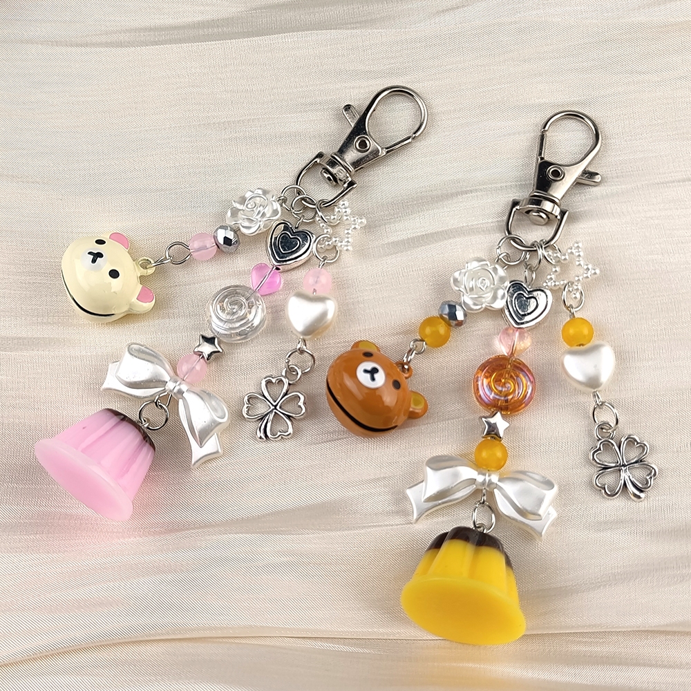 น่ารัก Bell Bear Handmade พุดดิ้งพวงกุญแจ Rilakkuma หมีโทรศัพท์จี้ y2k โบว์ลูกปัดพวงกุญแจกระเป๋าเป้สะพายหลังจี้
