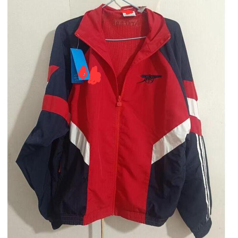 24-25 Arsenal สีดํา/สีแดงเย็บปักถักร้อยผู้ชาย Windbreaker Football Jacket Tracksuit Zip Hoodies แขนย