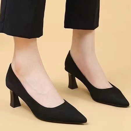 รองเท้าส้นสูงผู้หญิงสไตล์ใหม่ สวมใส่ง่ายและสวยงามสำหรับทุกวัน