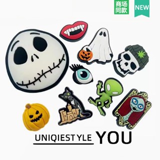 2026 รองเท้าหลุมสไตล์ใหม่รองเท้าเครื่องประดับดอกไม้หัวเข็มขั…