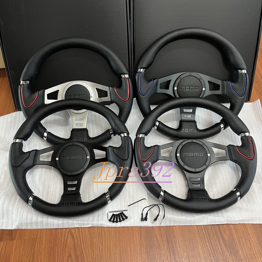 พวงมาลัยกีฬา MOMO Universal Racing ก้นแบนหนังแท้ 340 มม