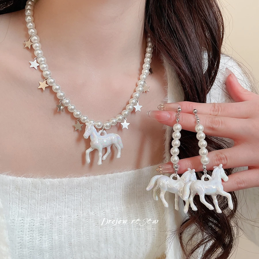 ชุดเครื่องประดับสำหรับผู้หญิง สร้อยคอกับต่างหู ดีไซน์แฟชั่น สวมใส่ง่ายทุกวัน