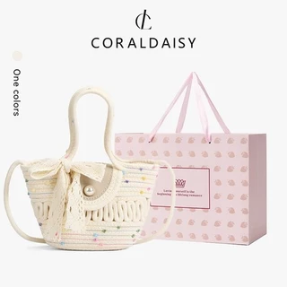 CORALDAISY สินค้าใหม่ปี 2026 กระเป๋าสะพายข้างสาน กระเป๋าถือติดกระดุมมุก สายสะพายยาวลายจุดหลากสี