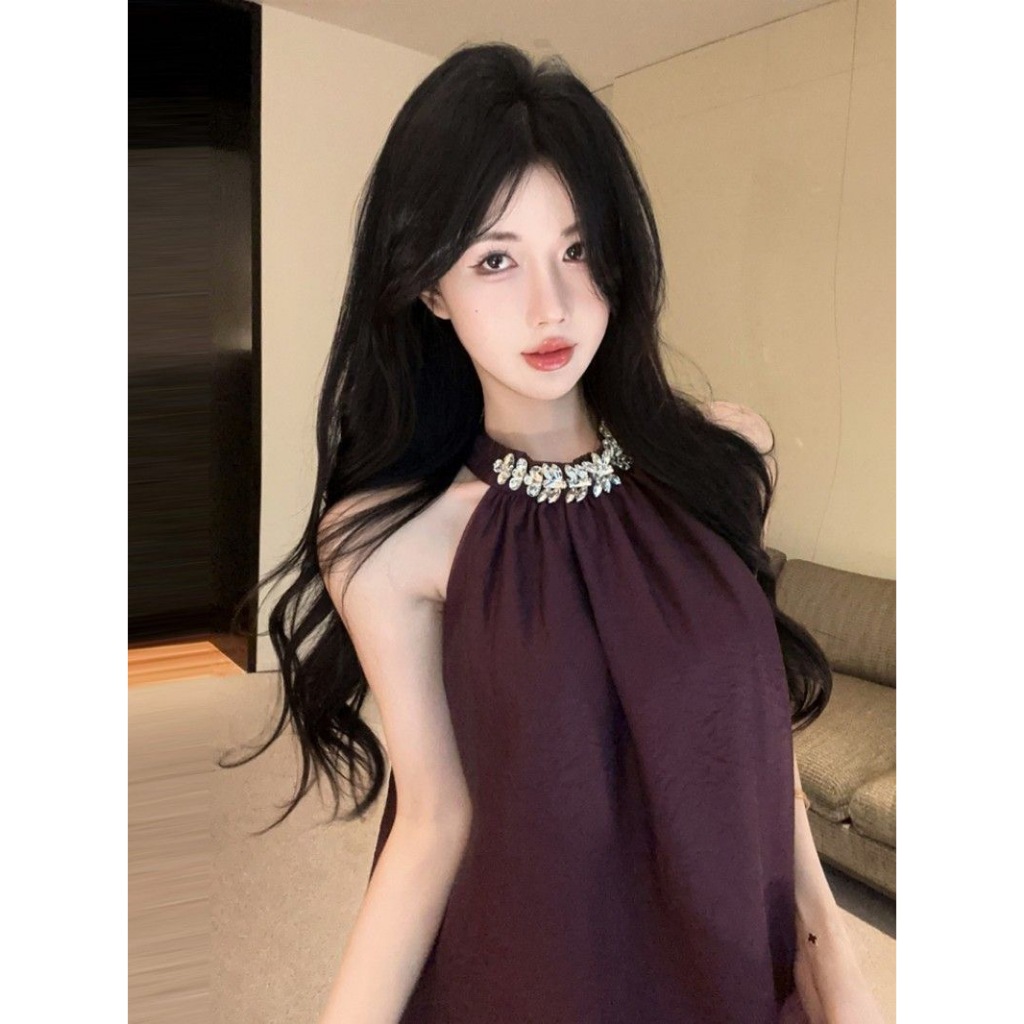 Suitcute  เสื้อกั๊กรูปแบบ charm rhinestone สีม่วง ทรง halterneck แขนกุด ตัดเย็บจากผ้าชีฟองให้ลุคเรียบหรูและสวมใส่ง่าย