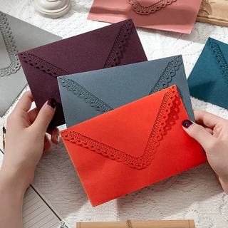 Exqusite Hollow Lace Envelopes Western สไตล์การ์ดเชิญปกซองจดหมายสําหรับตัวอักษรของขวัญปีใหม่ห่อกระเป๋างานแต่งงานโปสการ์ดเงินสดเงินซองจดหมาย