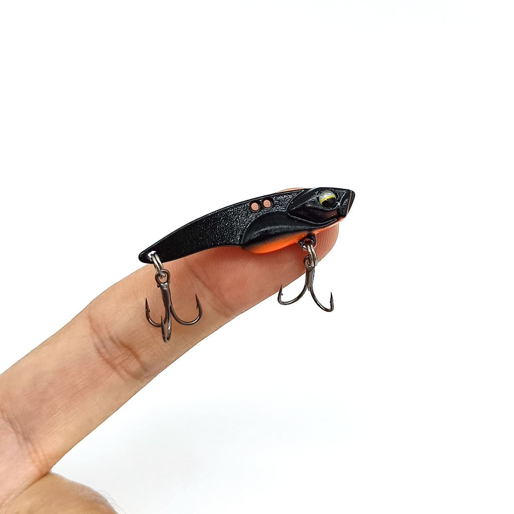 DUODUOYU 1PCS โลหะ Jig Fishing Lure 3.5g/5g/8g ประดิษฐ์ช้อน VIB Spinner Sinking Vibetion Treble Hooks Pesca ตกปลา Tackle