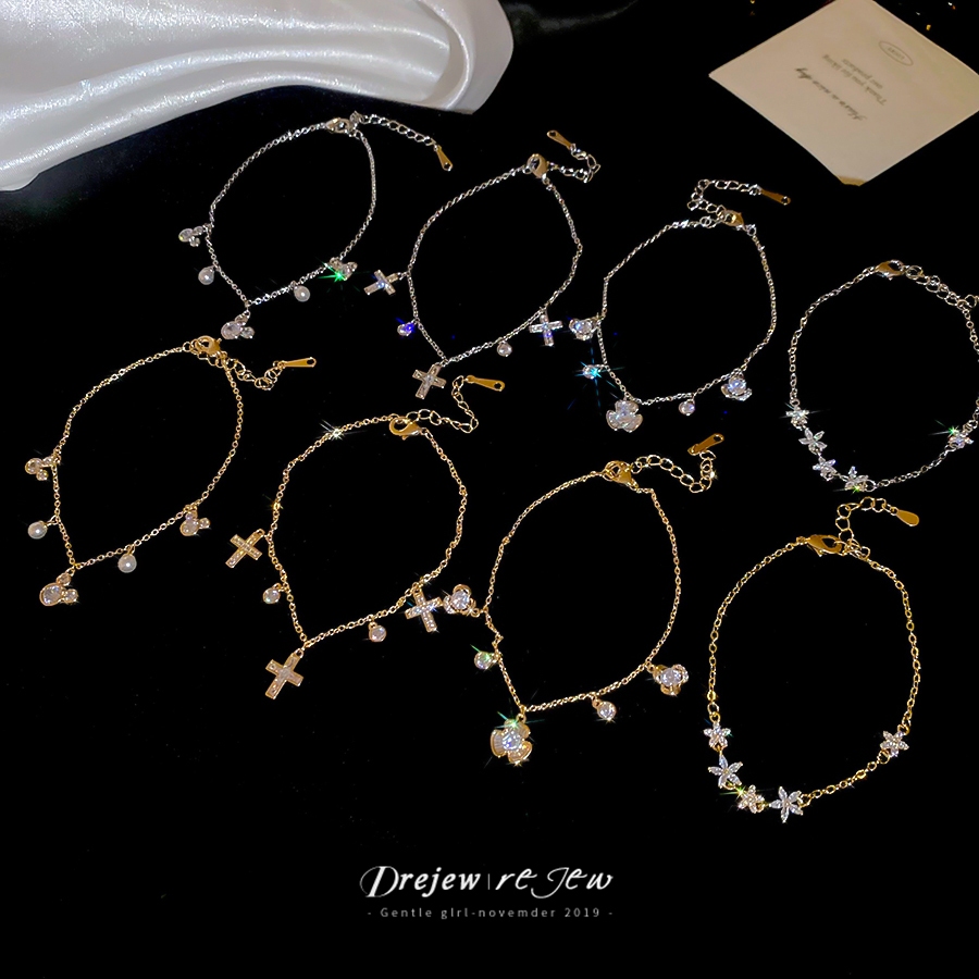 สร้อยข้อมือผู้หญิง ลายไมคกี้และครอส สวารอฟสกี้ไรน์สโตนและเพียรล์ ออกแบบให้เข้ากับการแต่งตัวประจำวัน
