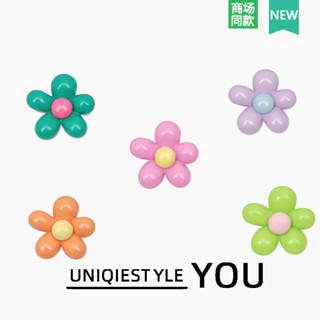 เสี่ยวหงซู่ แนะนําอุปกรณ์เสริมรองเท้าหลุมดอกไม้น่ารักสามมิติ…