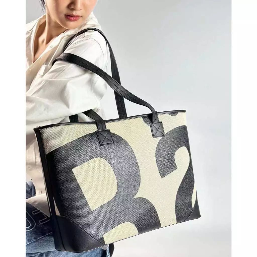 Rally Movement Tote Bag อุ๊ตเล็ตแท้ | สีดำ ขาว กระเป๋าสะพายข้าง ของแท้ 100% พร้อมส่งด่วน - รูปที่ 3