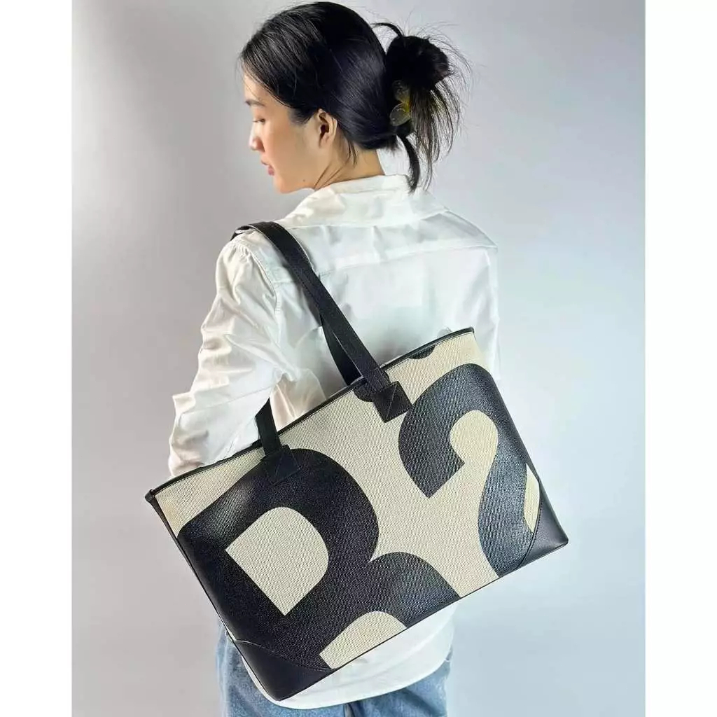 Rally Movement Tote Bag อุ๊ตเล็ตแท้ | สีดำ ขาว กระเป๋าสะพายข้าง ของแท้ 100% พร้อมส่งด่วน - รูปที่ 4