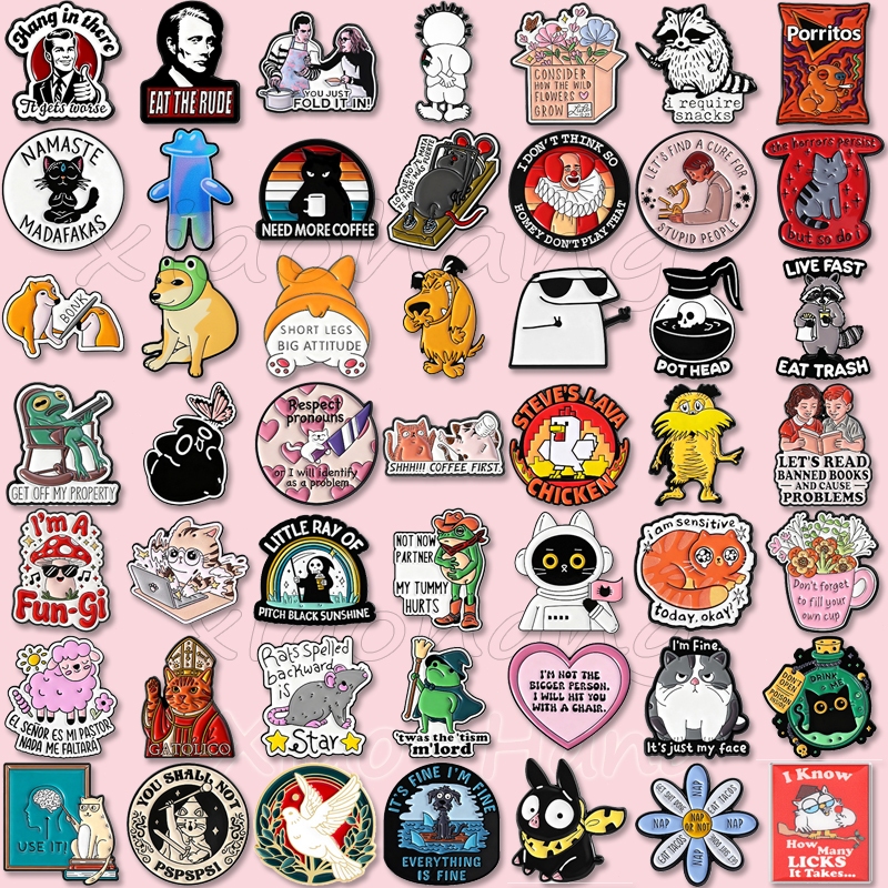 เข็มกลัดการ์ตูนน่ารัก สัตว์เช่น กบ แมว สุนัข และ Raccoon พร้อมใช้งานกับกระเป๋าเป้ เป็นของขวัญดีๆให้เพื่อน