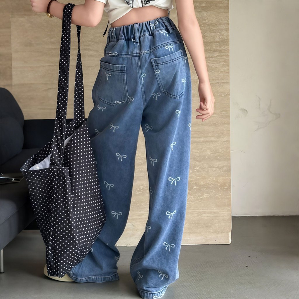 honeywears⚡พร้อมส่ง⚡กางเกงยีนส์ขากว้างสำหรับเด็ก กางเกงขายาวเอวสูงเด็กผู้หญิง ลายโบว์แฟชั่น ผลิตจากผ้าเดนิมคุณภาพดี เอวยืดปรับระดับพอดีตัว ไซส์ 110-160 ราคา ถูกที่สุด ดีลบีเคเค แกลเลอรีภาพที่ 8