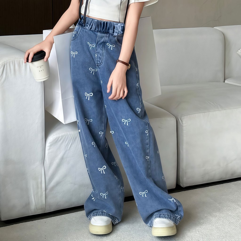 honeywears⚡พร้อมส่ง⚡กางเกงยีนส์ขากว้างสำหรับเด็ก กางเกงขายาวเอวสูงเด็กผู้หญิง ลายโบว์แฟชั่น ผลิตจากผ้าเดนิมคุณภาพดี เอวยืดปรับระดับพอดีตัว ไซส์ 110-160 ราคา ถูกที่สุด ดีลบีเคเค แกลเลอรีภาพที่ 7