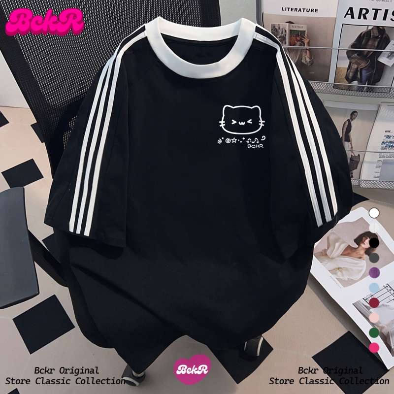 【จัดส่งตลอด 24 ชั่วโมง】🔥BCKR ลายสามแถบ ดีไซน์เก๋ ลายแมวน้อย เสื้อผญ เสื้🐱oversize คอกลม เสื้อYG4054