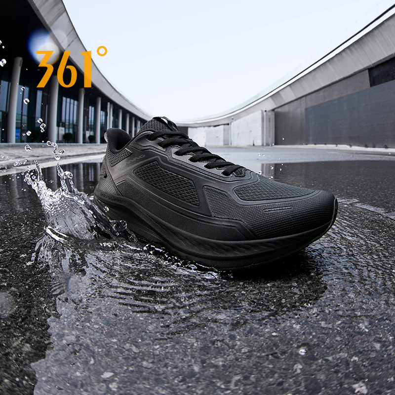 361° Wingblade Rainblock รองเท้าวิ่งผู้ชาย น้ำหนักเบาที่มีเทคโนโลยีระบายอากาศและดูดซับแรงกระแทก