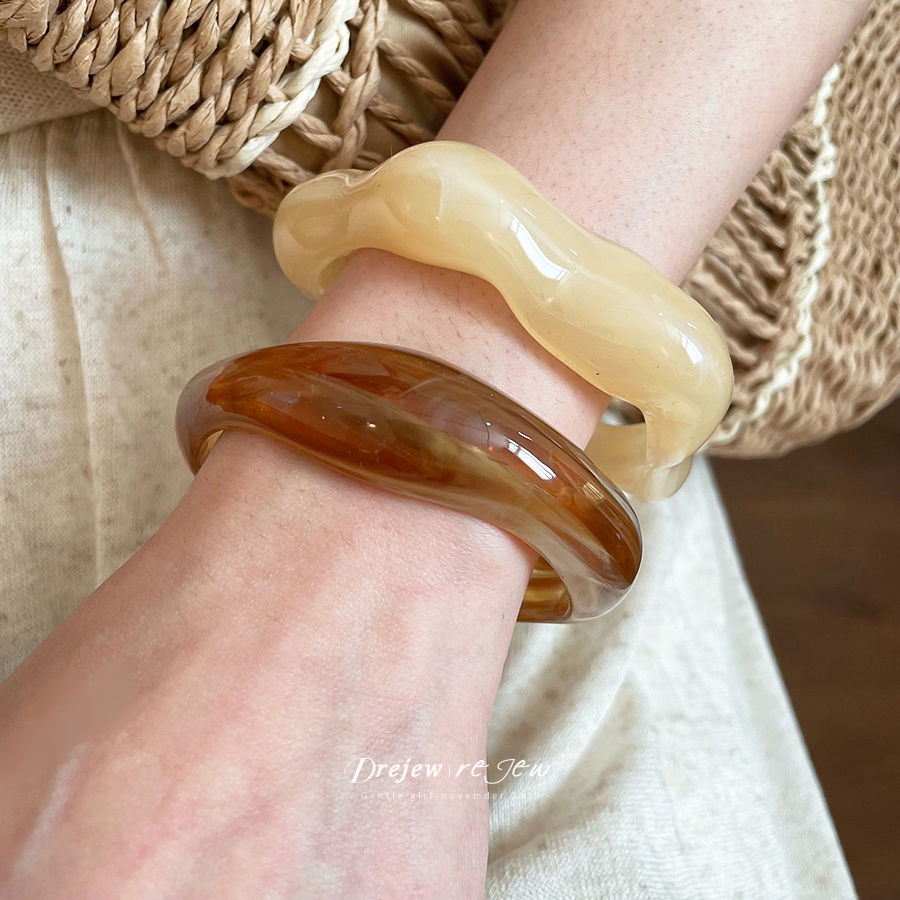 กำไลข้อมือผู้หญิงสีน้ำตาลโทนสด ออกแบบแฟชั่น สวมใส่ง่าย อินเทรนด์