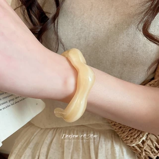 กำไลข้อมือผู้หญิงสีน้ำตาลโทนสด ออกแบบแฟชั่น สวมใส่ง่าย อินเทรนด์