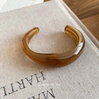 กำไลข้อมือผู้หญิงสีน้ำตาลโทนสด ออกแบบแฟชั่น สวมใส่ง่าย อินเทรนด์