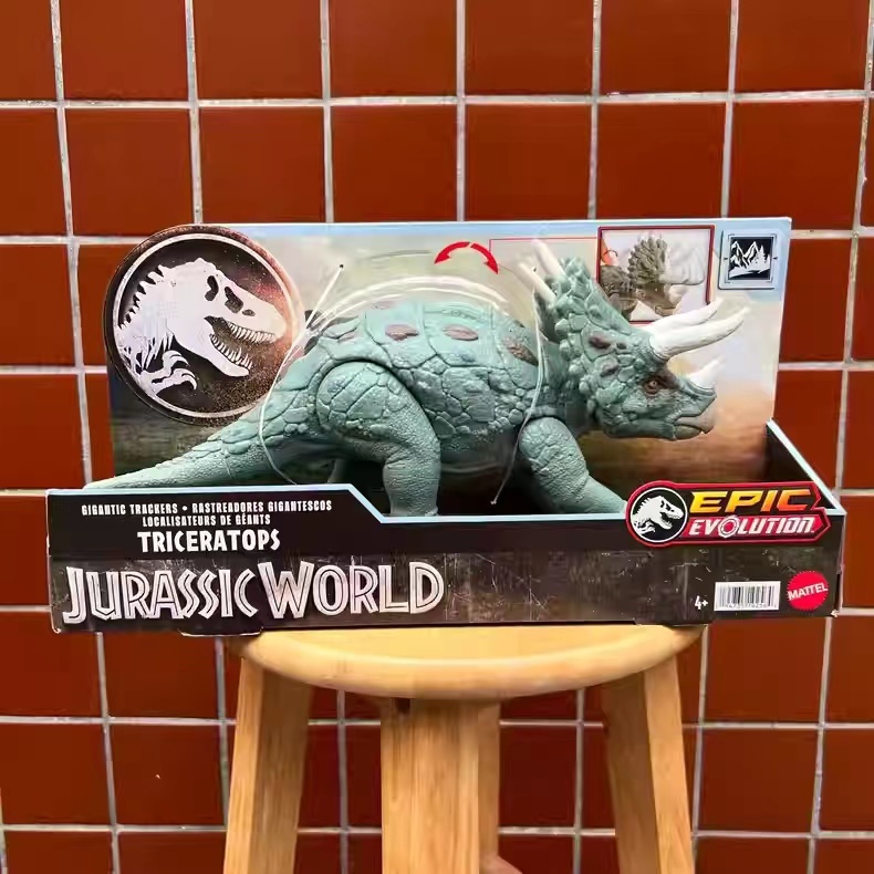 Jurassic World Gigantic Trackers Triceratops ไดโนเสาร์ Action Figure สายพันธุ์ขนาดใหญ่ ToY Headbutt 