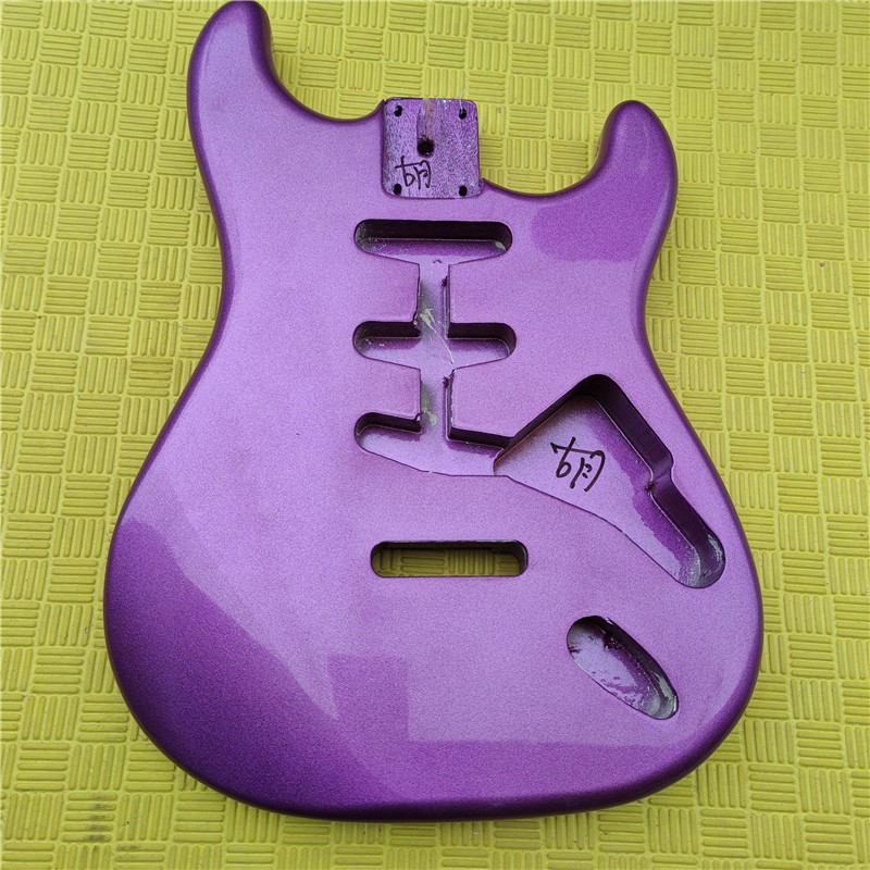 ไม้มะฮอกกานีสองชิ้น Splicing ร่วมกันสีม่วง 6 สาย Tremolo ST กีตาร์ไฟฟ้า 3S เส้นทาง HG777