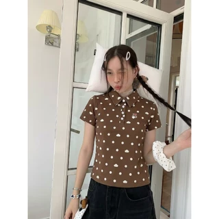 B&R จัดส่งจากไทย เสื้อโปโลลายจุดสำหรับผู้หญิง เสื้อครอปทรงเข้ารูป เสื้อยืดแขนสั้นคอปกปักรูปหัวใจ สไตล์หวานแบบเรโทร