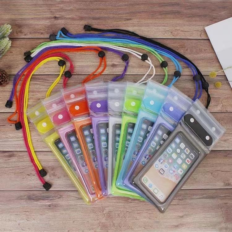 ของตกแต่งชุดว่ายน้ํา และกระเป๋ากันน้ํา