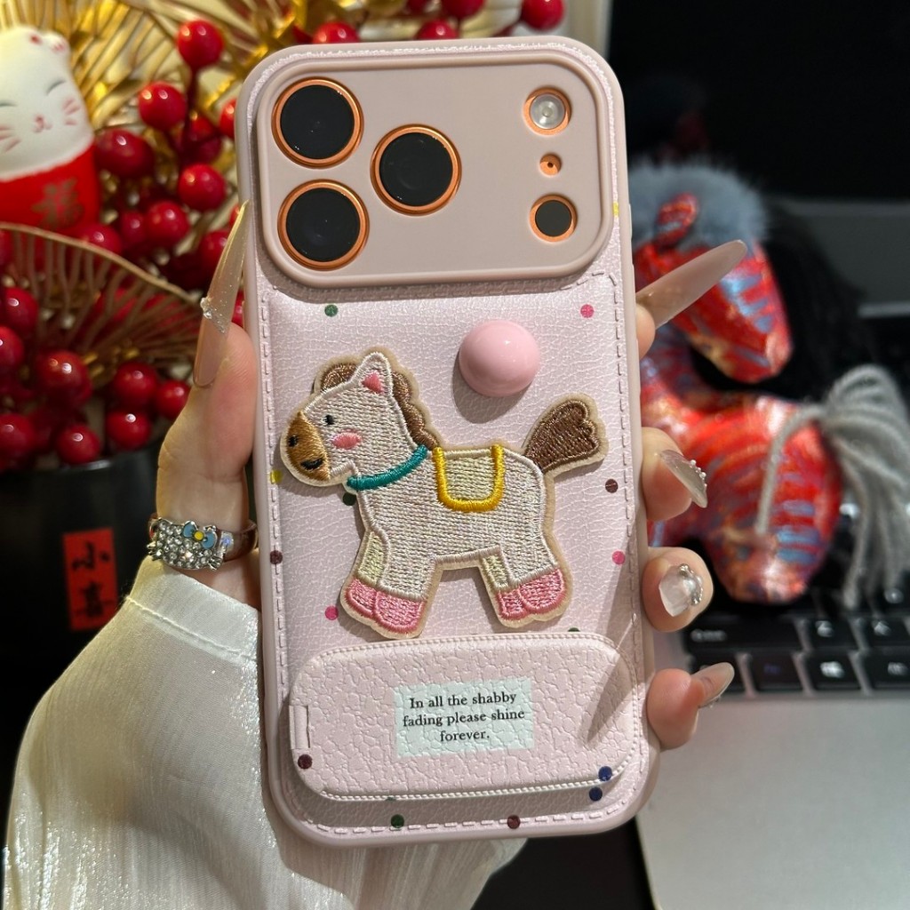 ปีใหม่11ปักม้า12วงเล็บกระจก13เหมาะสําหรับแอปเปิ้ล17โปรแม็กซ์เคสโทรศัพท์14สไตล์ใหม่ความรู้สึกระดับไฮเอนด์15สร้างสรรค์ที่ไม่ซ้ํากันไอโฟน16ช็อกทนก