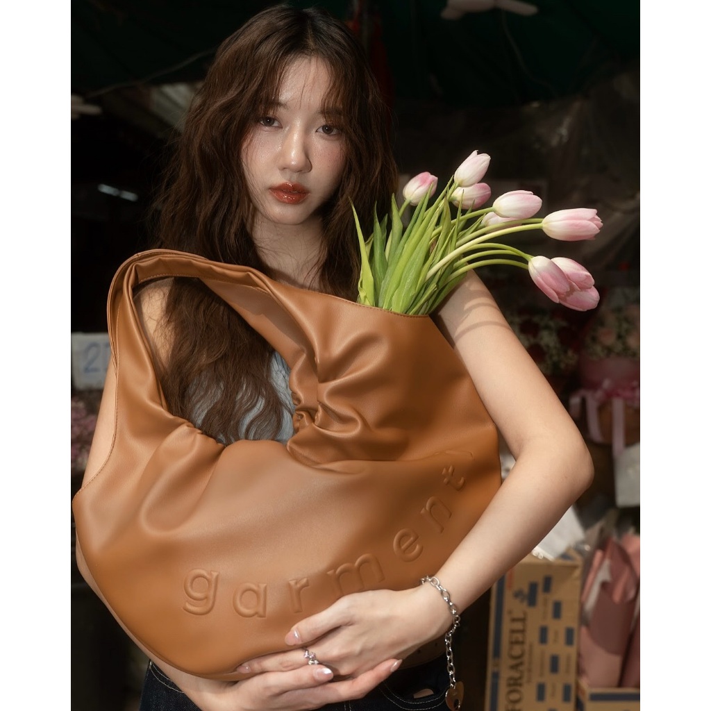 【หนังแท้ 100%】GARMENTI MANTOU BAG กระเป๋าสะพาย | ดีไซน์มินิมอล ทนทาน เลือกสีได้ ✅ - รูปที่ 2