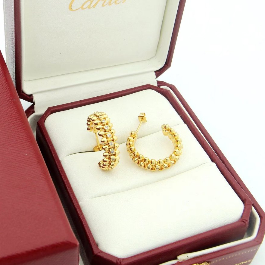 ต่างหูสตั๊ด Au750 ประดับเพชร ชุดทอง 18K ออกแบบเฉพาะ