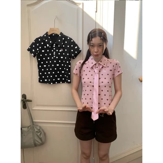 B&R จัดส่งจากไทย เสื้อโปโลลายจุดสำหรับผู้หญิง เสื้อครอปทรงเข้ารูป เสื้อยืดแขนสั้นคอปกปักรูปหัวใจ สไตล์หวานแบบเรโทร