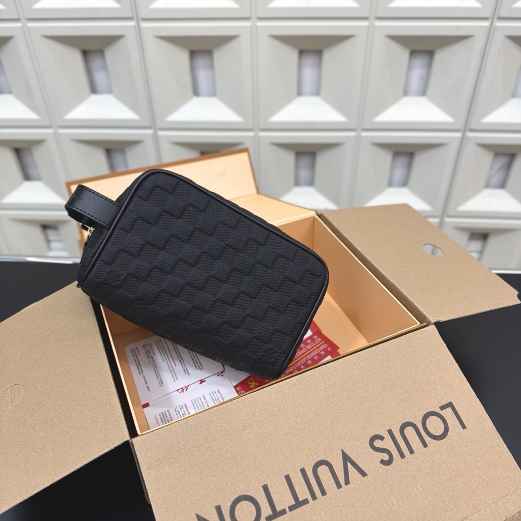 Lv Cowhide Toiletry Bag Clutch Bag Cosmetic Bag Classic All-Match Physical Shooting Original Factory