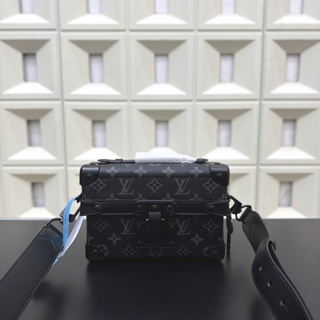 LV SOUL TRUNK Monogram Heritage Coated Canvas Box Bag Shoulder Messenger Bag กระเป๋ากล้อง Unisex Phy