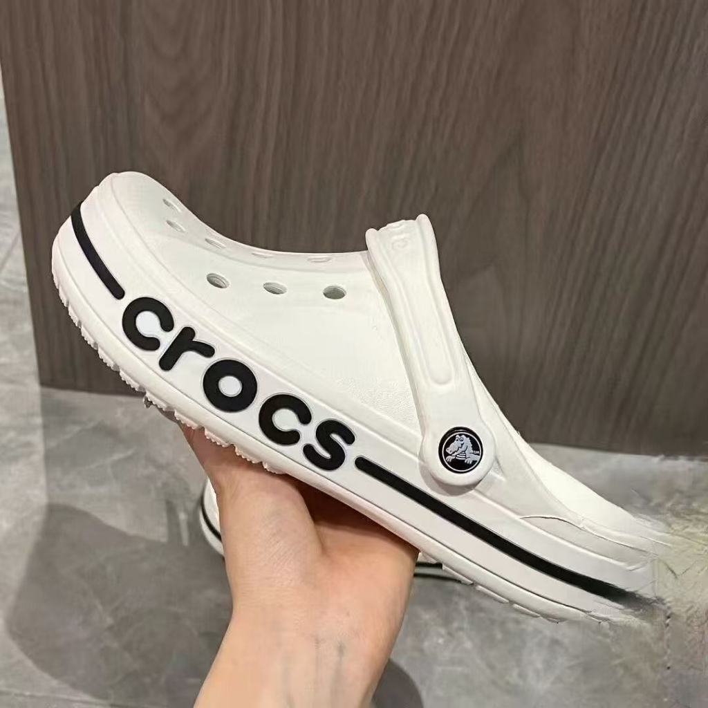 [จัดส่งภายใน 24-48 ชั่วโมง] Cro ฤดูร้อนสไตล์ใหม่สําหรับผู้ชายและผู้หญิงรองเท้าสบายๆด้านล่างแบนกันน้ําและไม่ลื่นเหมาะสําหรับชายหาดช้อปปิ้งและบ้านหลายสี