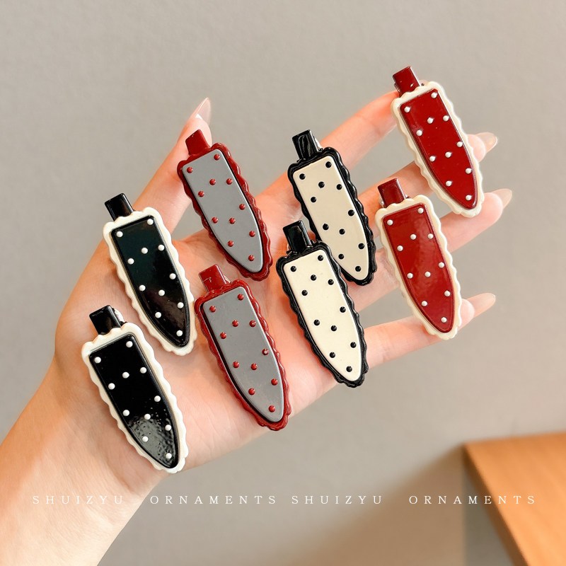 คลิปผมหน้าม้าลายจุดย้อนยุคง่ายๆ กิ๊บติดผมสำหรับสไตล์คลาสสิกที่เข้าได้กับทุกลุค