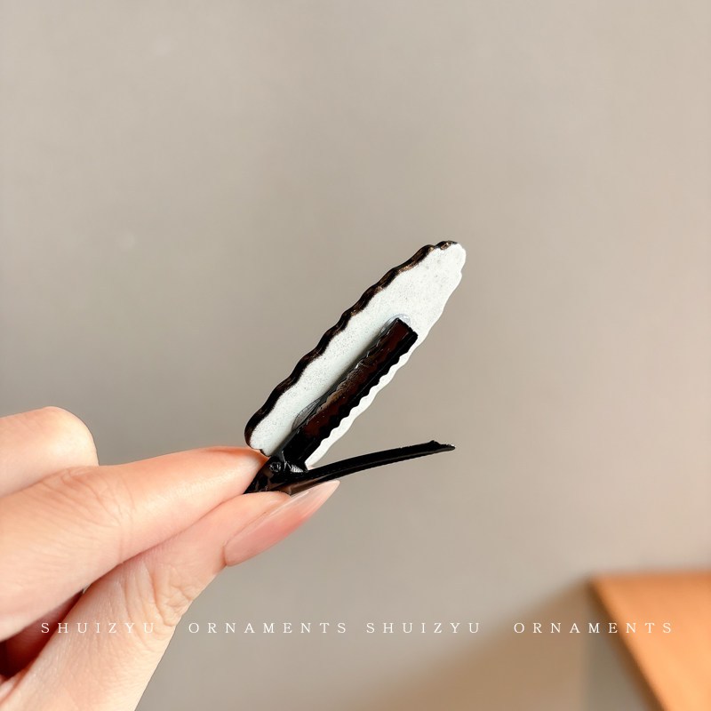 คลิปผมหน้าม้าลายจุดย้อนยุคง่ายๆ กิ๊บติดผมสำหรับสไตล์คลาสสิกที่เข้าได้กับทุกลุค - รูปที่ 7