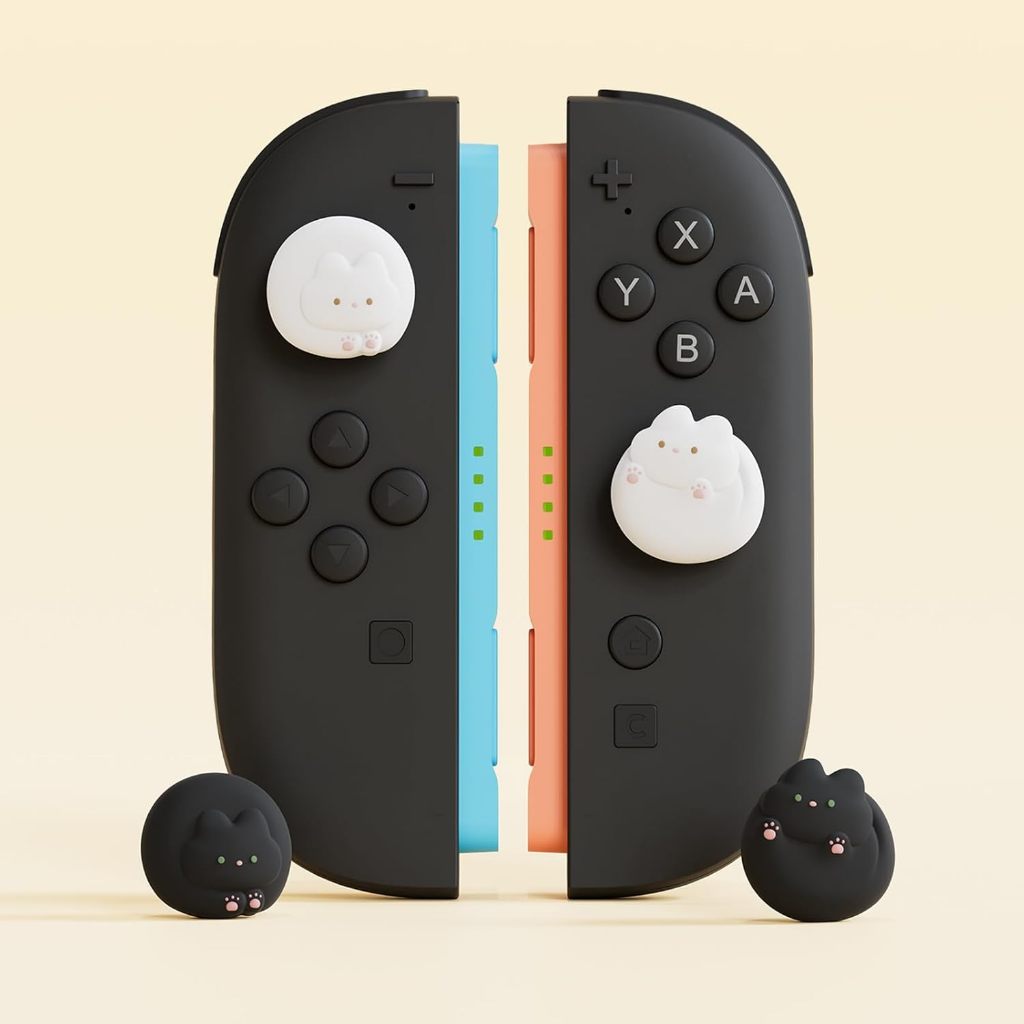 GeekShare Joystick Caps ใช้งานร่วมกับ Switch 2 - Anti-Slip Thumb Grip Caps - ซิลิโคน Analog Cover Thumbstick Grips สําหรับ Switch 2025 ลูกแมวสีดําและสีขาว