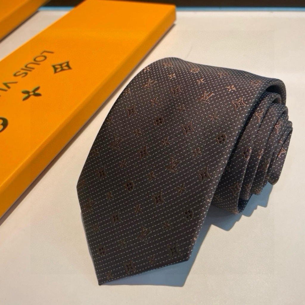 LV & Tie Fashion Casual คือ